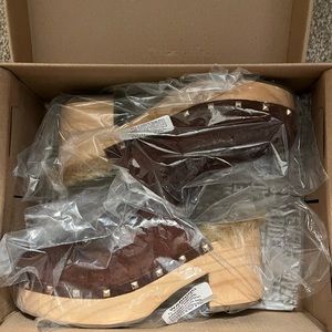Steve Madden women’s  cognac suede clogs size 7.5